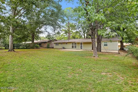 Exterior - 5157 Parkway Dr, Jackson, MS 39211 photo 7 of 8