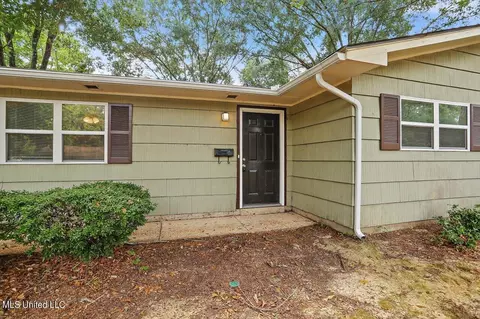 Exterior - 5157 Parkway Dr, Jackson, MS 39211 photo 4 of 8