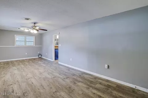 Living - 5157 Parkway Dr, Jackson, MS 39211 photo 3 of 4