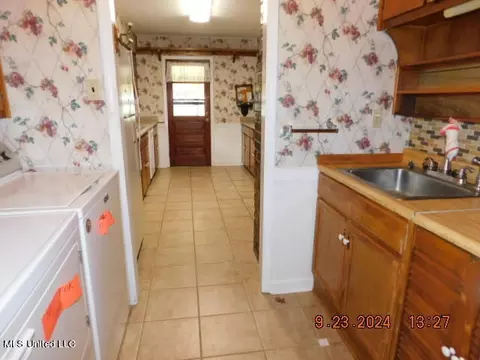 Kitchen - 4971 Church Rd, Nesbit, MS 38651 photo 1 of 1