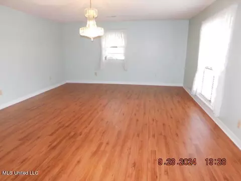 Living - 4971 Church Rd, Nesbit, MS 38651 photo 2 of 3