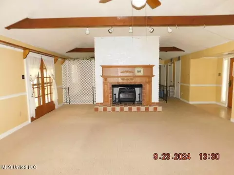Living - 4971 Church Rd, Nesbit, MS 38651 photo 1 of 3