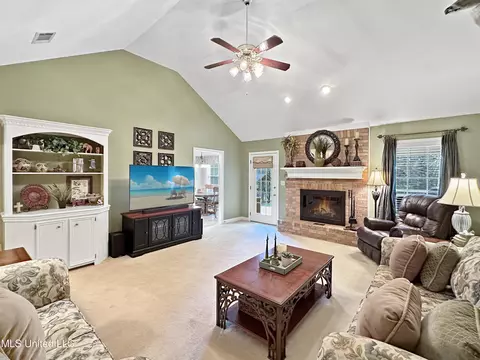 Living - 192 Mccarty Rd, Byram, MS 39272 photo 1 of 3