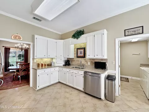 Kitchen - 192 Mccarty Rd, Byram, MS 39272 photo 3 of 6