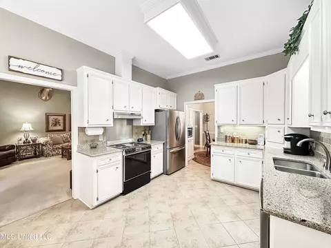 Kitchen - 192 Mccarty Rd, Byram, MS 39272 photo 4 of 6