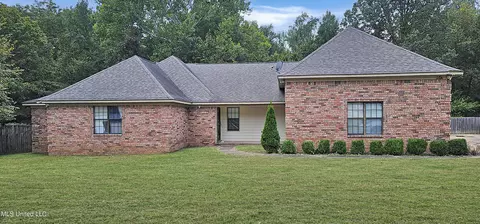 5547 Ingleside Dr, Horn Lake, MS 38637