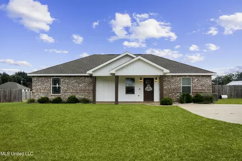 127 Trevor Ln, Lucedale, MS 39452