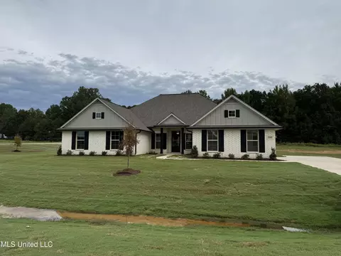 13600 Pebble Rdg Dr, Byhalia, MS 38611