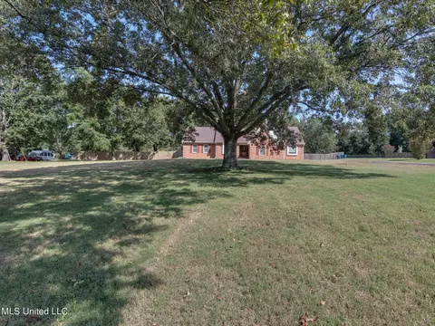 4844 Douglas Dr, Olive Branch, MS 38654 photo 2