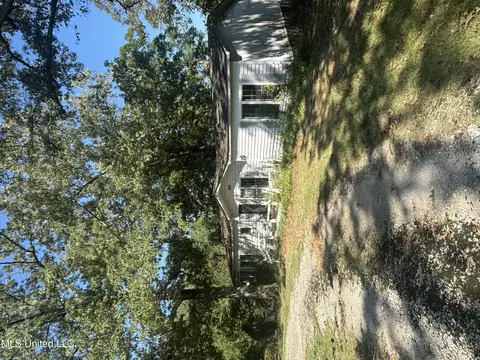 453 Scenic Dr, Byhalia, MS 38611