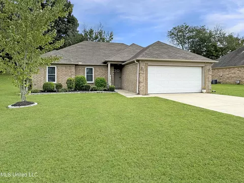5934 Scott Farms Dr, Horn Lake, MS 38637