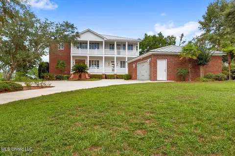 2828 Robert Hiram Dr, Gautier, MS 39553