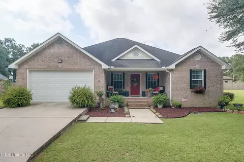 131 Maria St, Poplarville, MS 39470