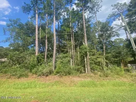 6423 Kome Dr, Diamondhead, MS 39525