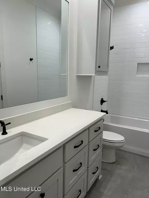 Bath - 304 Lois Ct, Madison, MS 39110 photo 1 of 7