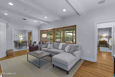 Living - 4036 Oakridge Dr, Jackson, MS 39216 photo 8 of 8