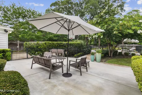 Exterior - 4036 Oakridge Dr, Jackson, MS 39216 photo 12 of 23