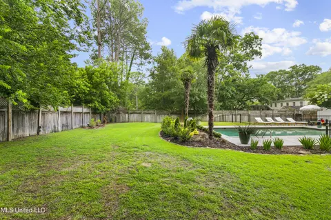 Exterior - 4036 Oakridge Dr, Jackson, MS 39216 photo 20 of 23