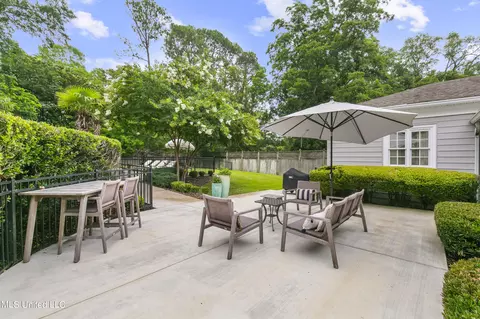Exterior - 4036 Oakridge Dr, Jackson, MS 39216 photo 13 of 23