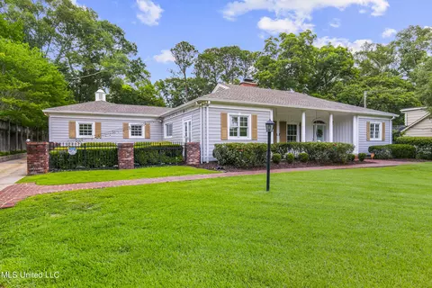 4036 Oakridge Dr, Jackson, MS 39216