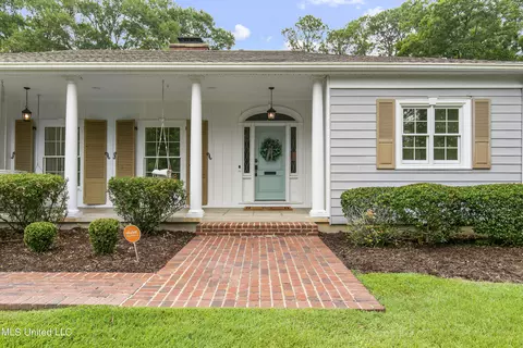Exterior - 4036 Oakridge Dr, Jackson, MS 39216 photo 4 of 23