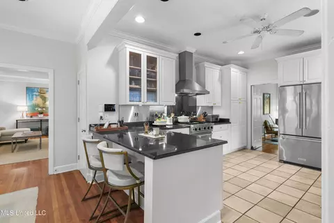Kitchen - 4036 Oakridge Dr, Jackson, MS 39216 photo 5 of 6