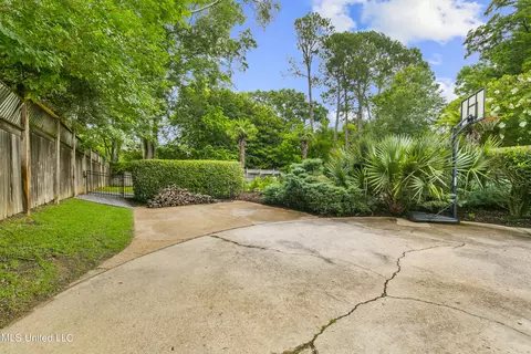 Exterior - 4036 Oakridge Dr, Jackson, MS 39216 photo 21 of 23