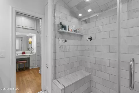 Bath - 4036 Oakridge Dr, Jackson, MS 39216 photo 4 of 5