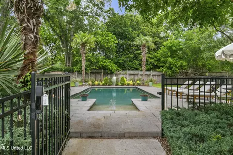 Exterior - 4036 Oakridge Dr, Jackson, MS 39216 photo 14 of 23