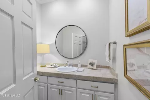 Bath - 4036 Oakridge Dr, Jackson, MS 39216 photo 1 of 5