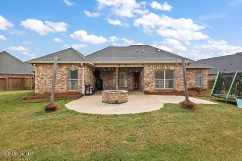Exterior - 211 Duchess Ct, Flowood, MS 39232 photo 7 of 9