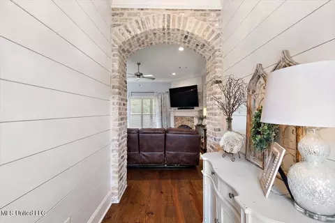 Entry Way - 211 Duchess Ct, Flowood, MS 39232 photo 4 of 6