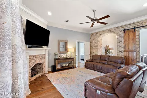 Living - 211 Duchess Ct, Flowood, MS 39232 photo 1 of 1