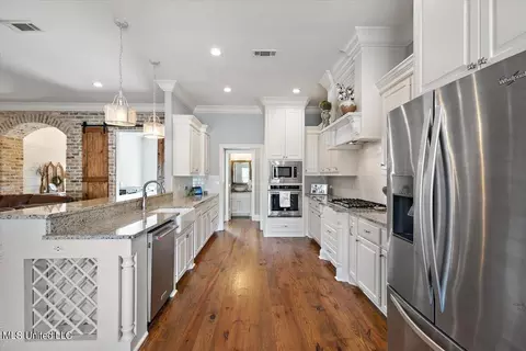 Kitchen - 211 Duchess Ct, Flowood, MS 39232 photo 3 of 5