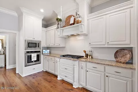 Kitchen - 211 Duchess Ct, Flowood, MS 39232 photo 4 of 5