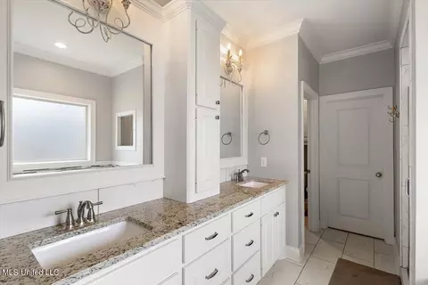 Bath - 211 Duchess Ct, Flowood, MS 39232 photo 1 of 4
