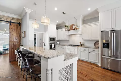 Kitchen - 211 Duchess Ct, Flowood, MS 39232 photo 2 of 5