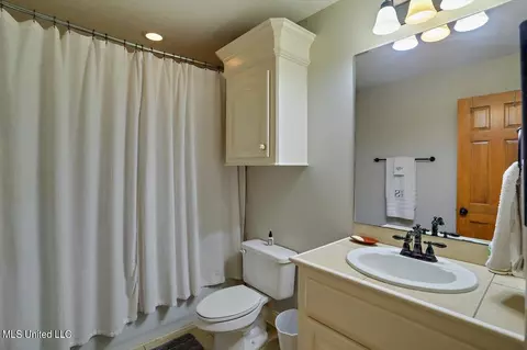 Bath - 824 Aberdeen Cv, Madison, MS 39110 photo 5 of 5