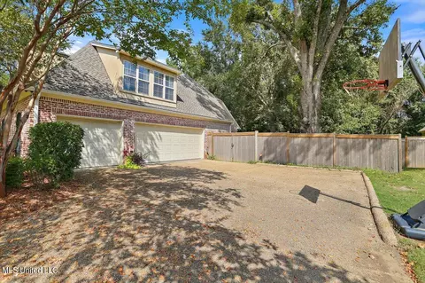 Exterior - 824 Aberdeen Cv, Madison, MS 39110 photo 4 of 11