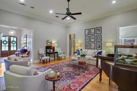Living - 824 Aberdeen Cv, Madison, MS 39110 photo 3 of 5