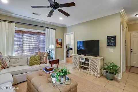 Living - 824 Aberdeen Cv, Madison, MS 39110 photo 5 of 5