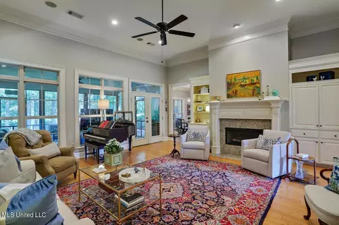 Living - 824 Aberdeen Cv, Madison, MS 39110 photo 2 of 5