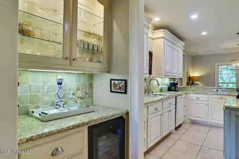 Kitchen - 824 Aberdeen Cv, Madison, MS 39110 photo 4 of 4