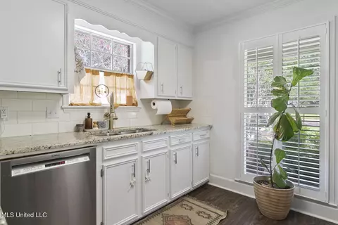 Kitchen - 452 Mockingbird Ln, Madison, MS 39110 photo 1 of 3