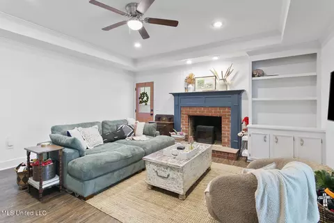 Living - 452 Mockingbird Ln, Madison, MS 39110 photo 1 of 1