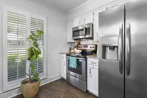 Kitchen - 452 Mockingbird Ln, Madison, MS 39110 photo 2 of 3
