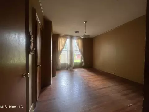 77 S College St, Grenada, MS 38901 photo 6