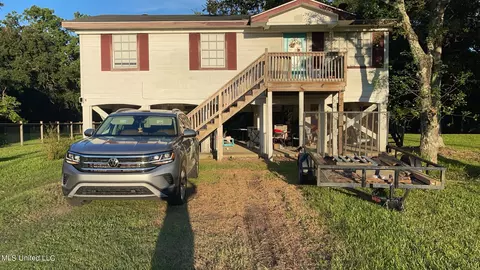 3908 Pine St, Pascagoula, MS 39567