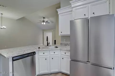 804 Harbor Bend Dr, Brandon, MS 39047 photo 9