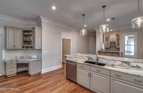 Kitchen - 92 Grandview Cir, Brandon, MS 39047 photo 4 of 7
